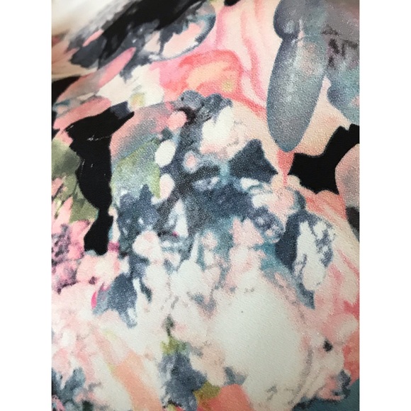 RW&Co beautiful floral white pencil work skirt - Picture 5 of 5